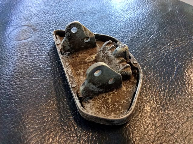 bontott VW TOURAN Jobb Fényszórómosó Fedél