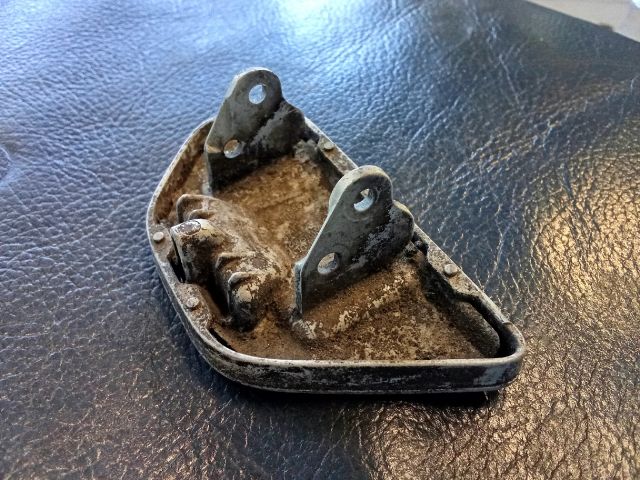 bontott VW TOURAN Jobb Fényszórómosó Fedél