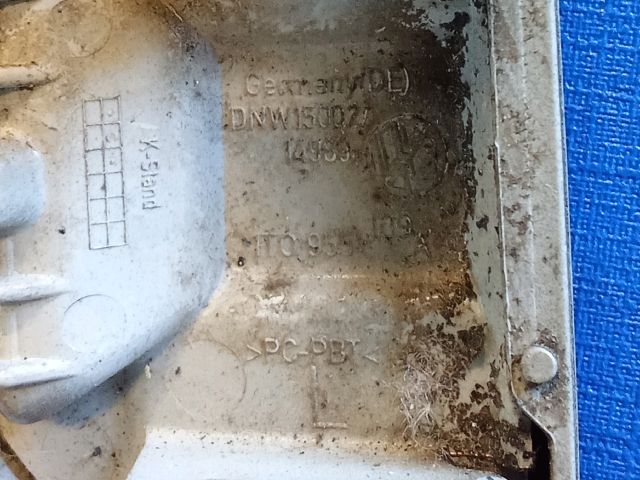 bontott VW TOURAN Jobb Fényszórómosó Fedél