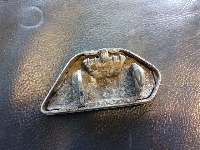 bontott VW TOURAN Jobb Fényszórómosó Fedél