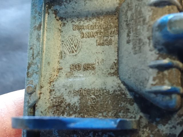 bontott VW TOURAN Jobb Fényszórómosó Fedél