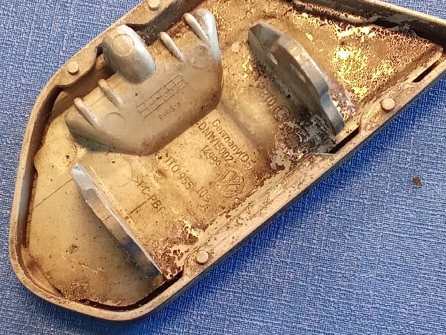 bontott VW TOURAN Jobb Fényszórómosó Fedél