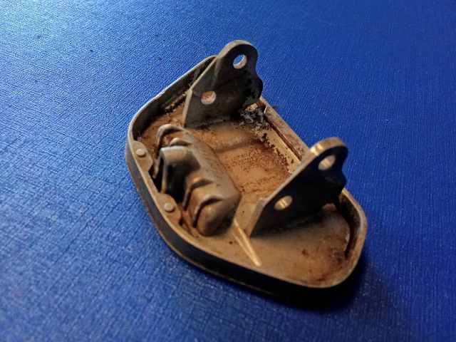 bontott VW TOURAN Jobb Fényszórómosó Fedél