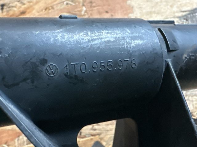 bontott VW TOURAN Jobb Fényszórómosó Fúvóka