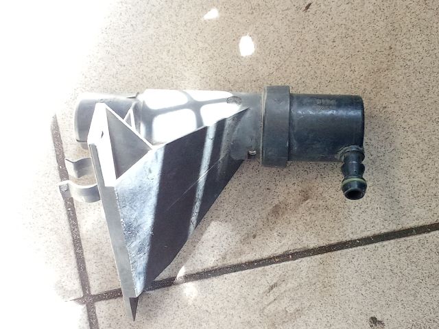 bontott VW TOURAN Jobb Fényszórómosó Fúvóka