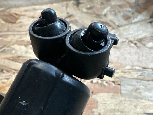 bontott VW TOURAN Jobb Fényszórómosó Fúvóka