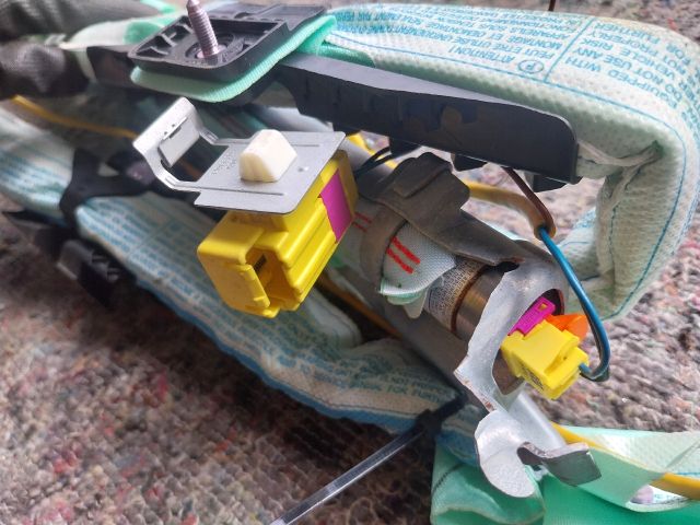 bontott VW TOURAN Jobb Függönylégzsák és Oldallégzsák