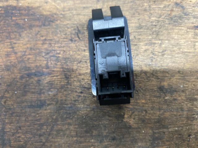 bontott VW TOURAN Jobb hátsó Ablakemelő Kapcsoló