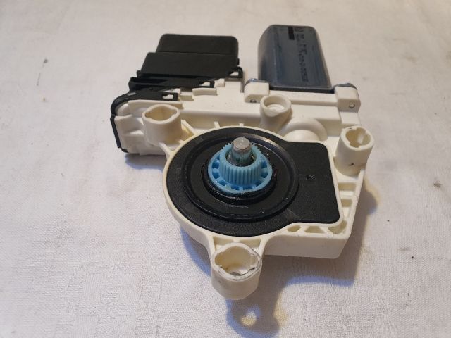 bontott VW TOURAN Jobb hátsó Ablakemelő Motor