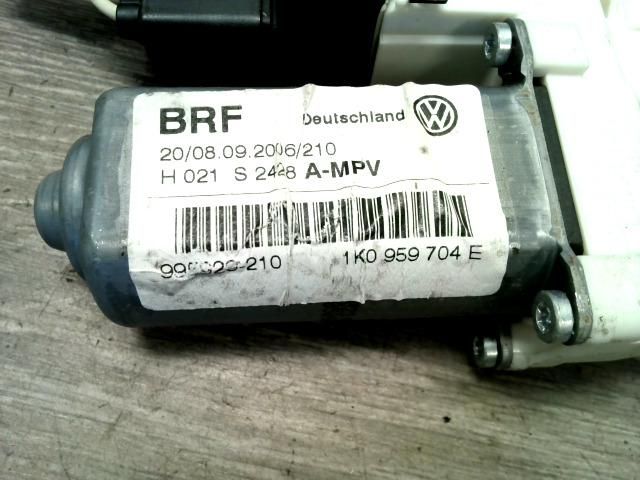 bontott VW TOURAN Jobb hátsó Ablakemelő Motor