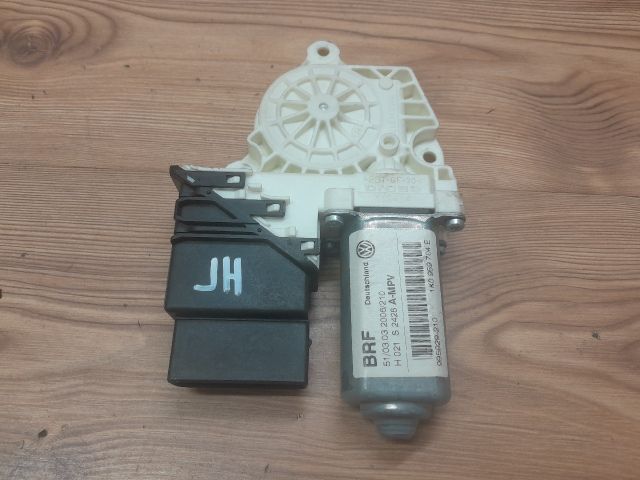 bontott VW TOURAN Jobb hátsó Ablakemelő Motor