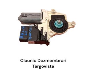 bontott VW TOURAN Jobb hátsó Ablakemelő Motor