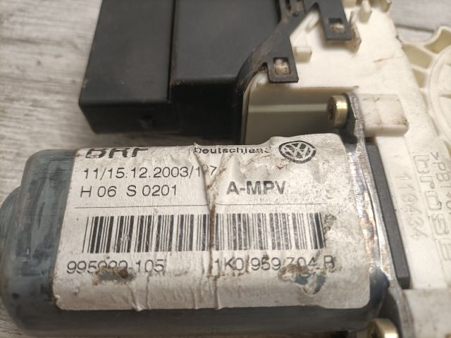 bontott VW TOURAN Jobb hátsó Ablakemelő Motor