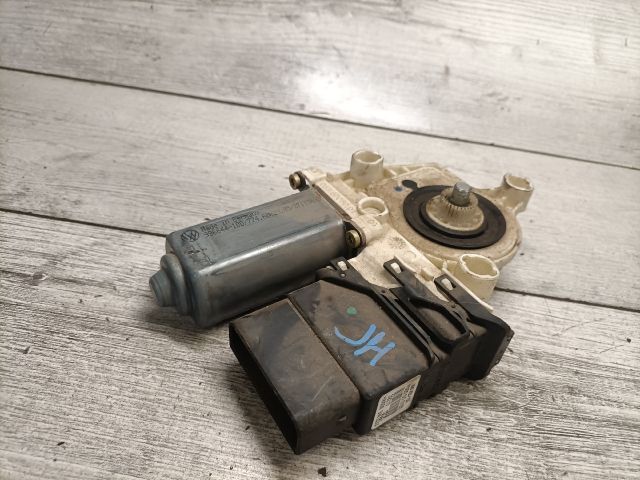 bontott VW TOURAN Jobb hátsó Ablakemelő Motor