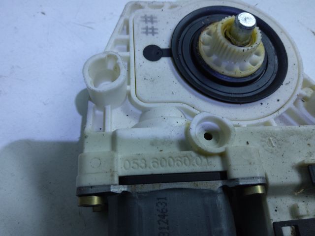 bontott VW TOURAN Jobb hátsó Ablakemelő Motor