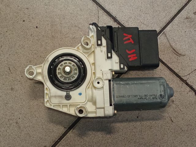 bontott VW TOURAN Jobb hátsó Ablakemelő Motor