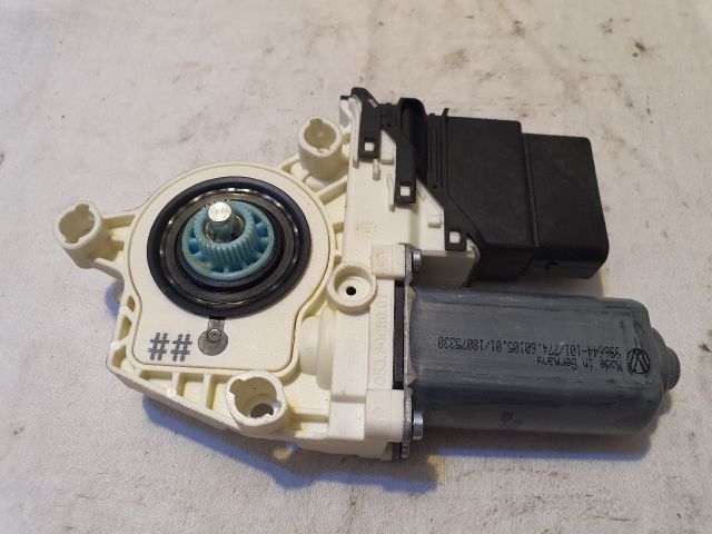 bontott VW TOURAN Jobb hátsó Ablakemelő Motor