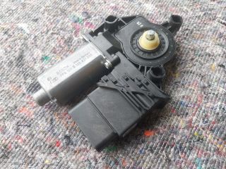 bontott VW TOURAN Jobb hátsó Ablakemelő Motor