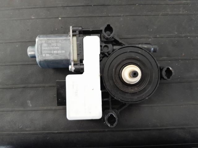 bontott VW TOURAN Jobb hátsó Ablakemelő Motor