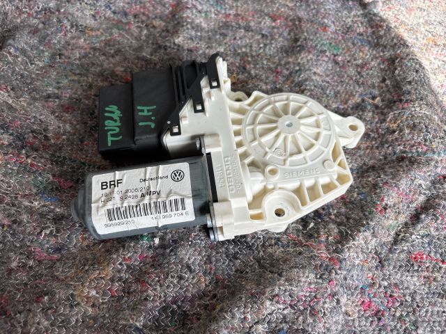 bontott VW TOURAN Jobb hátsó Ablakemelő Motor