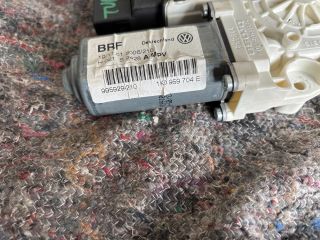 bontott VW TOURAN Jobb hátsó Ablakemelő Motor