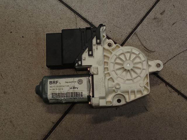 bontott VW TOURAN Jobb hátsó Ablakemelő Motor