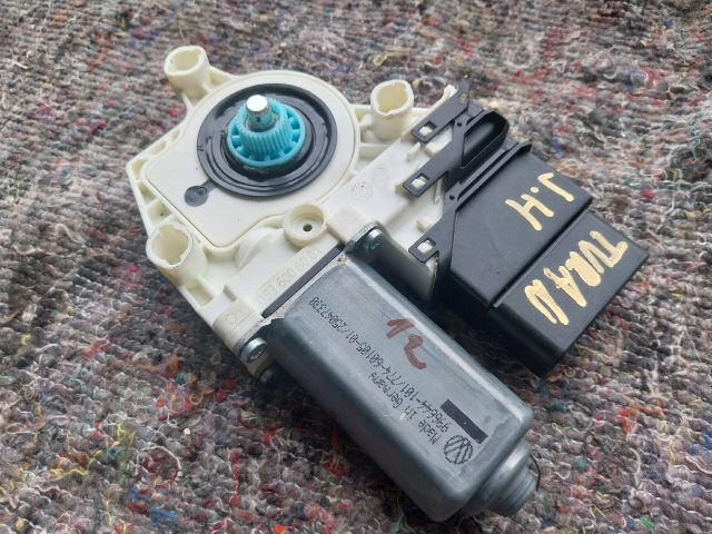 bontott VW TOURAN Jobb hátsó Ablakemelő Motor