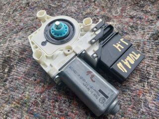 bontott VW TOURAN Jobb hátsó Ablakemelő Motor