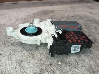 bontott VW TOURAN Jobb hátsó Ablakemelő Motor