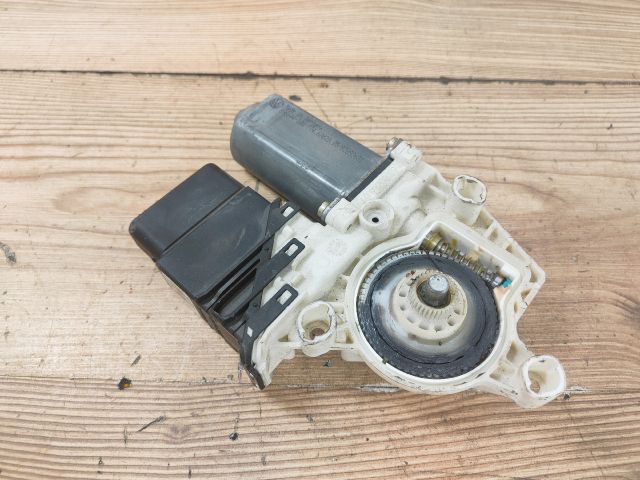 bontott VW TOURAN Jobb hátsó Ablakemelő Motor