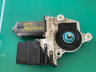 bontott VW TOURAN Jobb hátsó Ablakemelő Motor