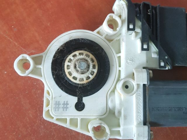 bontott VW TOURAN Jobb hátsó Ablakemelő Motor