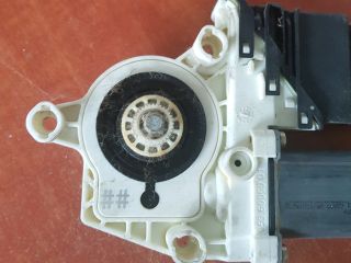 bontott VW TOURAN Jobb hátsó Ablakemelő Motor