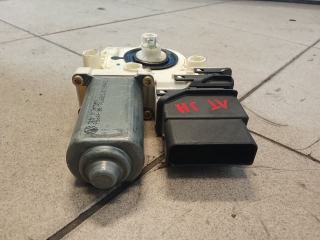 bontott VW TOURAN Jobb hátsó Ablakemelő Motor