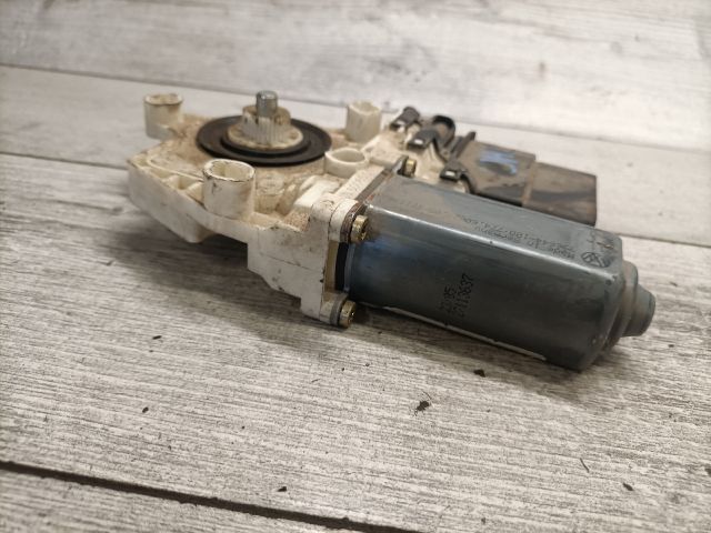 bontott VW TOURAN Jobb hátsó Ablakemelő Motor