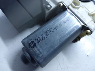 bontott VW TOURAN Jobb hátsó Ablakemelő Motor