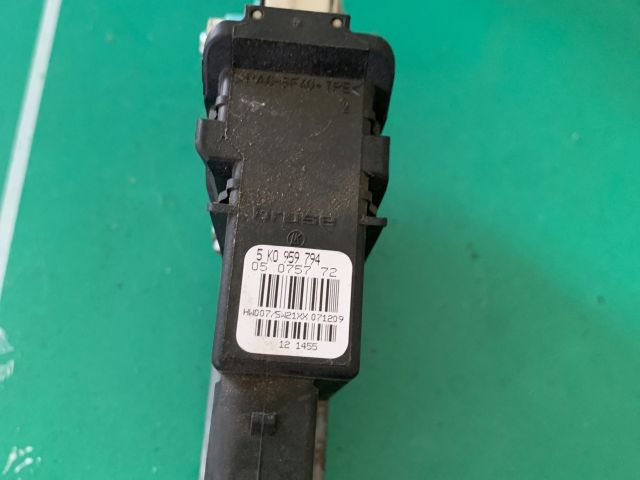 bontott VW TOURAN Jobb hátsó Ablakemelő Motor