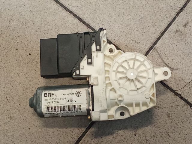 bontott VW TOURAN Jobb hátsó Ablakemelő Motor