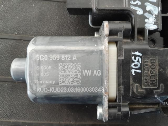 bontott VW TOURAN Jobb hátsó Ablakemelő Motor