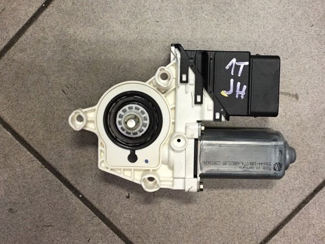 bontott VW TOURAN Jobb hátsó Ablakemelő Motor