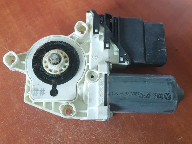 bontott VW TOURAN Jobb hátsó Ablakemelő Motor