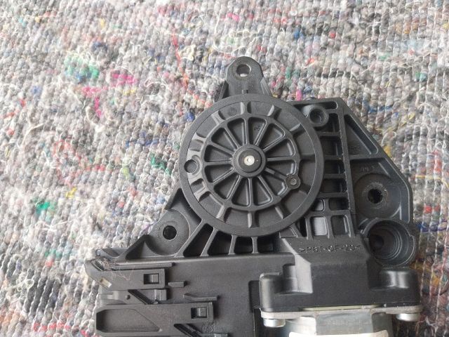 bontott VW TOURAN Jobb hátsó Ablakemelő Motor