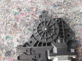 bontott VW TOURAN Jobb hátsó Ablakemelő Motor