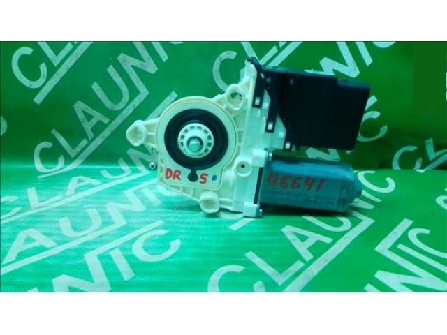 bontott VW TOURAN Jobb hátsó Ablakemelő Motor