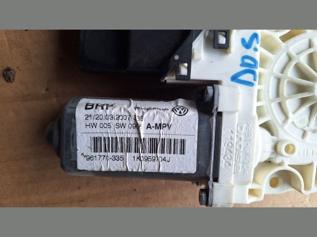 bontott VW TOURAN Jobb hátsó Ablakemelő Motor