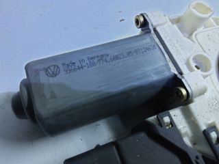bontott VW TOURAN Jobb hátsó Ablakemelő Motor
