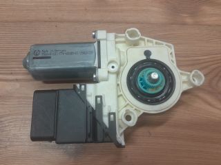 bontott VW TOURAN Jobb hátsó Ablakemelő Motor