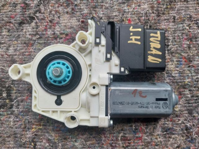 bontott VW TOURAN Jobb hátsó Ablakemelő Motor