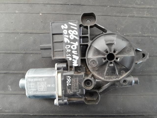 bontott VW TOURAN Jobb hátsó Ablakemelő Motor