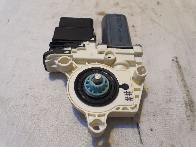 bontott VW TOURAN Jobb hátsó Ablakemelő Motor